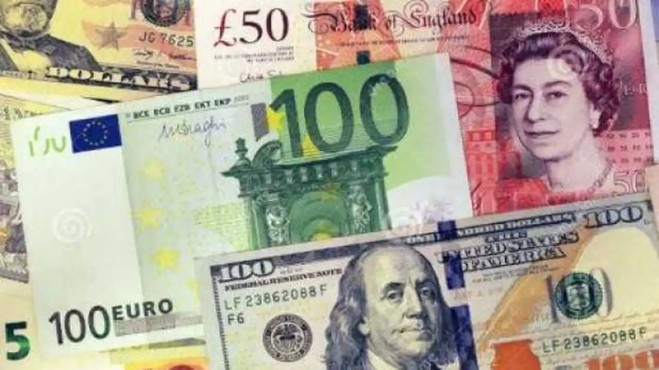 تباين ملحوظ.. أسعار 12 عملة أمام الجنيه المصري في تداولات البنوك اليومية